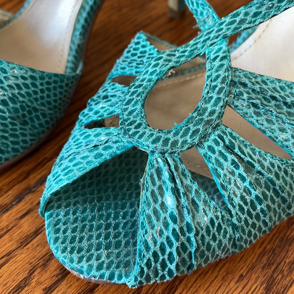 Patterned strappy heels - Picture 2 of 7